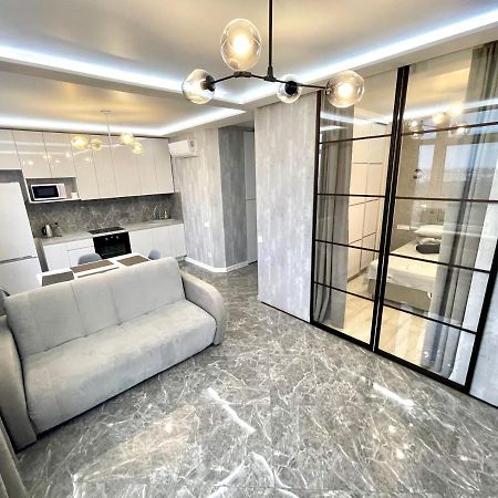 Сozy 704 Sunrise Apartments On The 22Nd Floor In The Center Odesa Exterior foto
